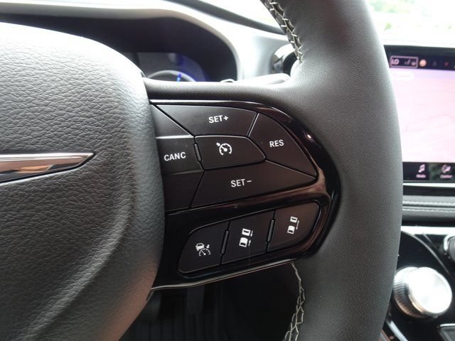 Used 2024 Chrysler Pacifica Limited w/ Uconnect Theater Family Group FWD image 24
