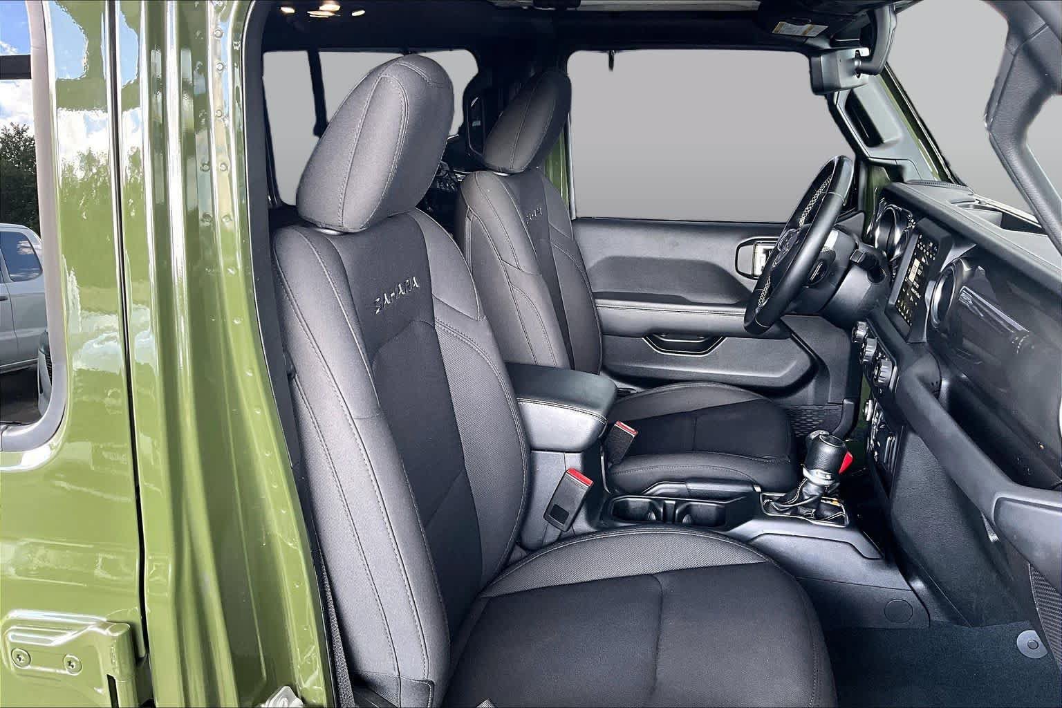 Used 2022 Jeep Wrangler Unlimited Sahara AWD/4WD image 9
