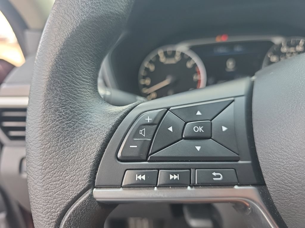 Used 2025 Nissan Altima 2.5 SV FWD image 17