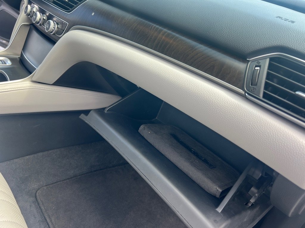 Used 2018 Honda Accord Touring image 21