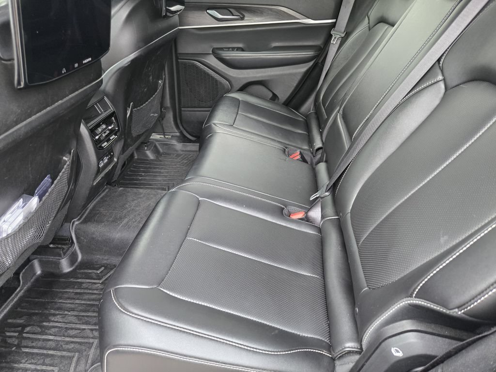 Used 2023 Jeep Grand Cherokee Limited w/ Luxury Tech Group II AWD/4WD image 22