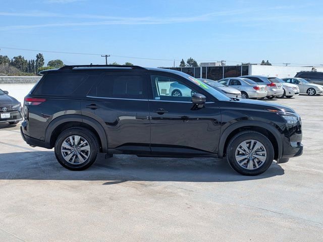 Used 2025 Nissan Pathfinder SV FWD image 4