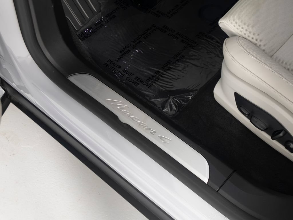 New 2026 Porsche Macan 4 Electric AWD/4WD image 21