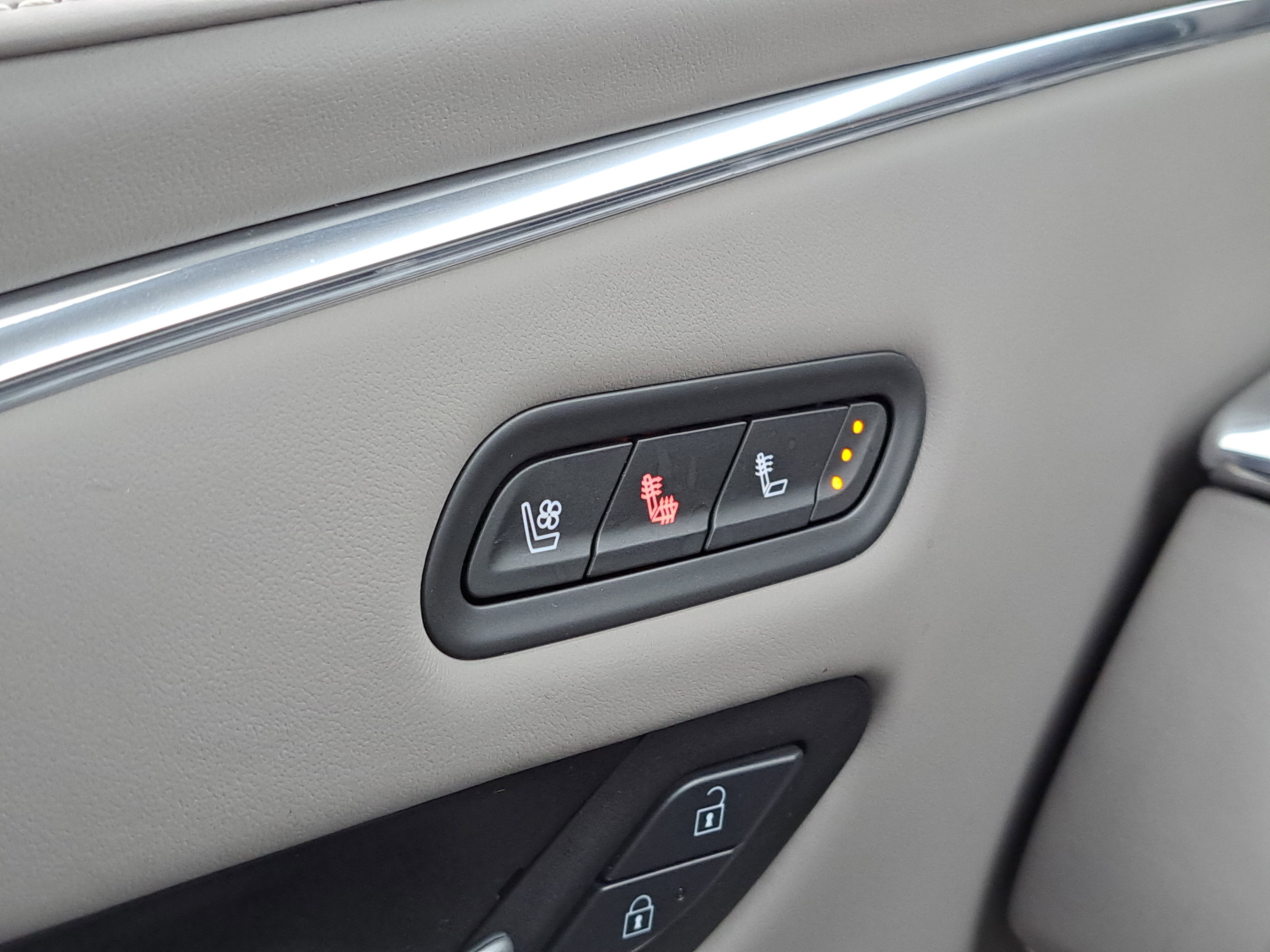 Used 2024 Cadillac Escalade ESV Sport Platinum w/ LPO, ONYX Package image 17