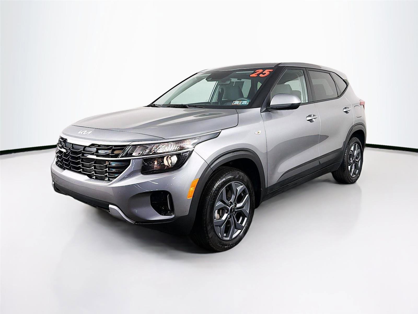 Used 2025 Kia Seltos LX image 3