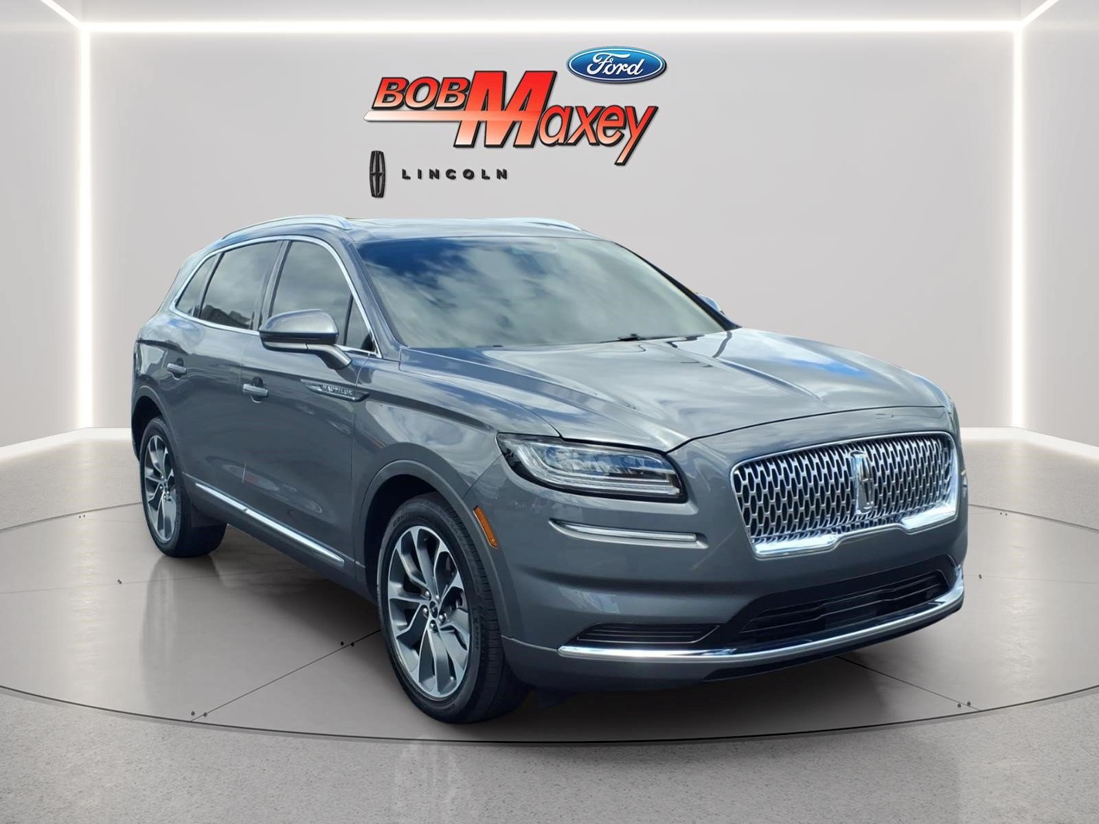 Used 2023 Lincoln Nautilus Reserve w/ Cargo Utility Package AWD/4WD image 3