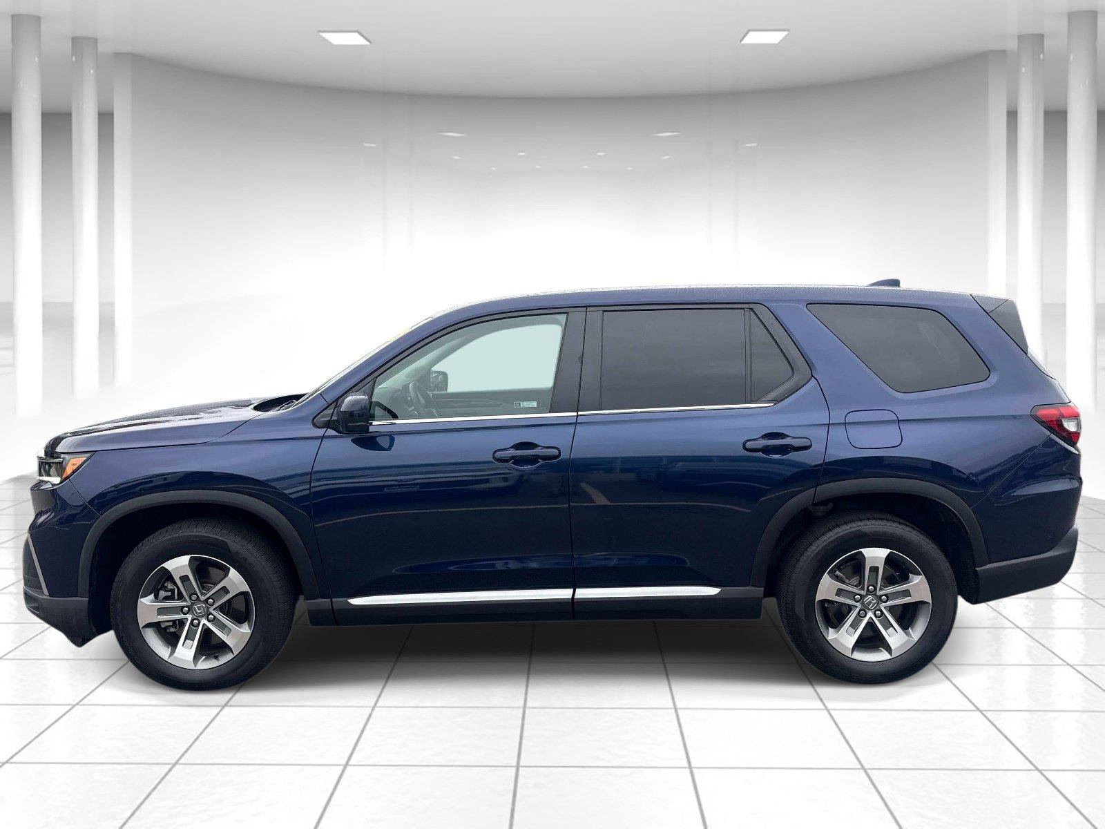 Used 2025 Honda Pilot EX-L image 9