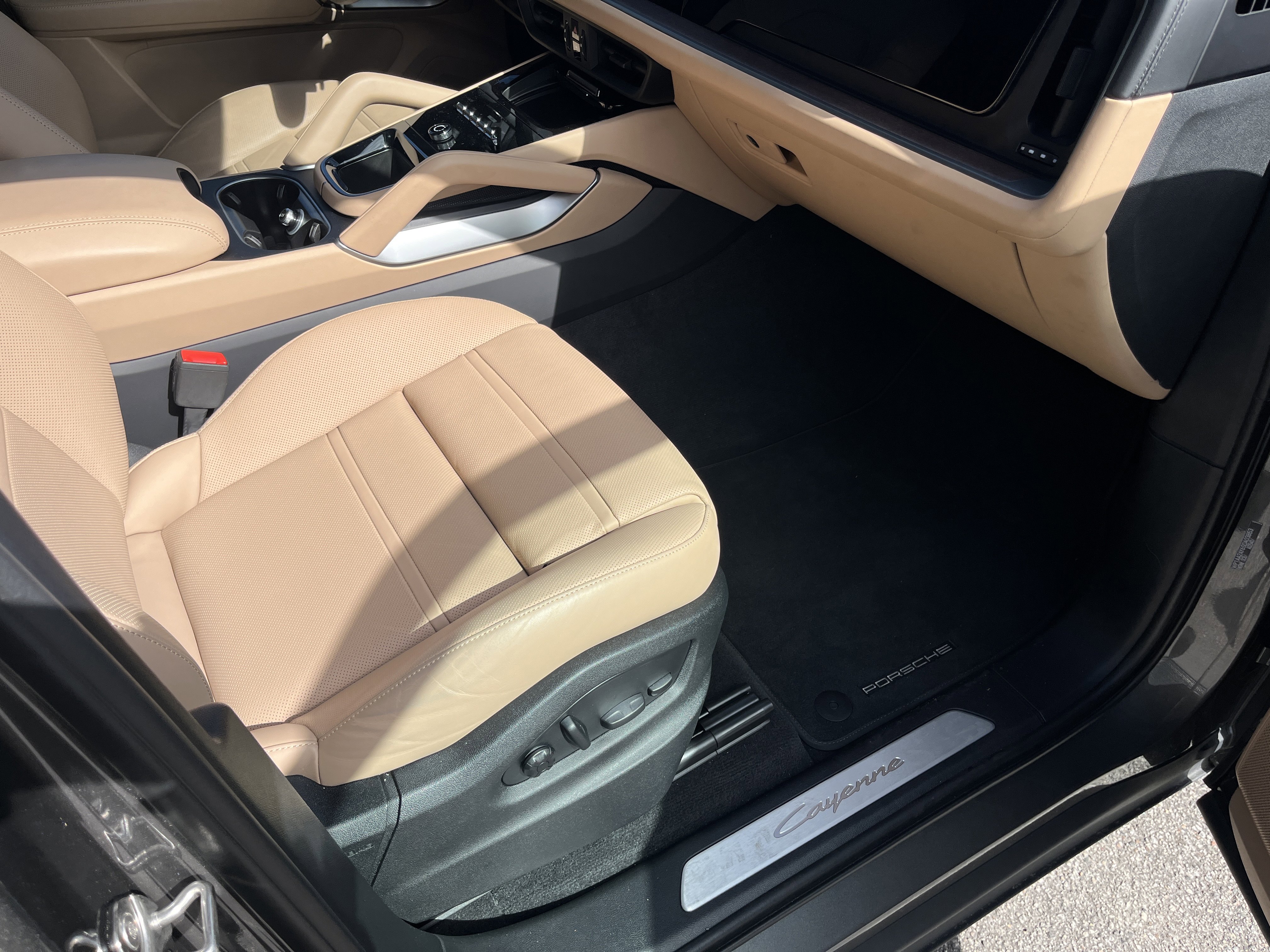 Certified 2025 Porsche Cayenne image 24