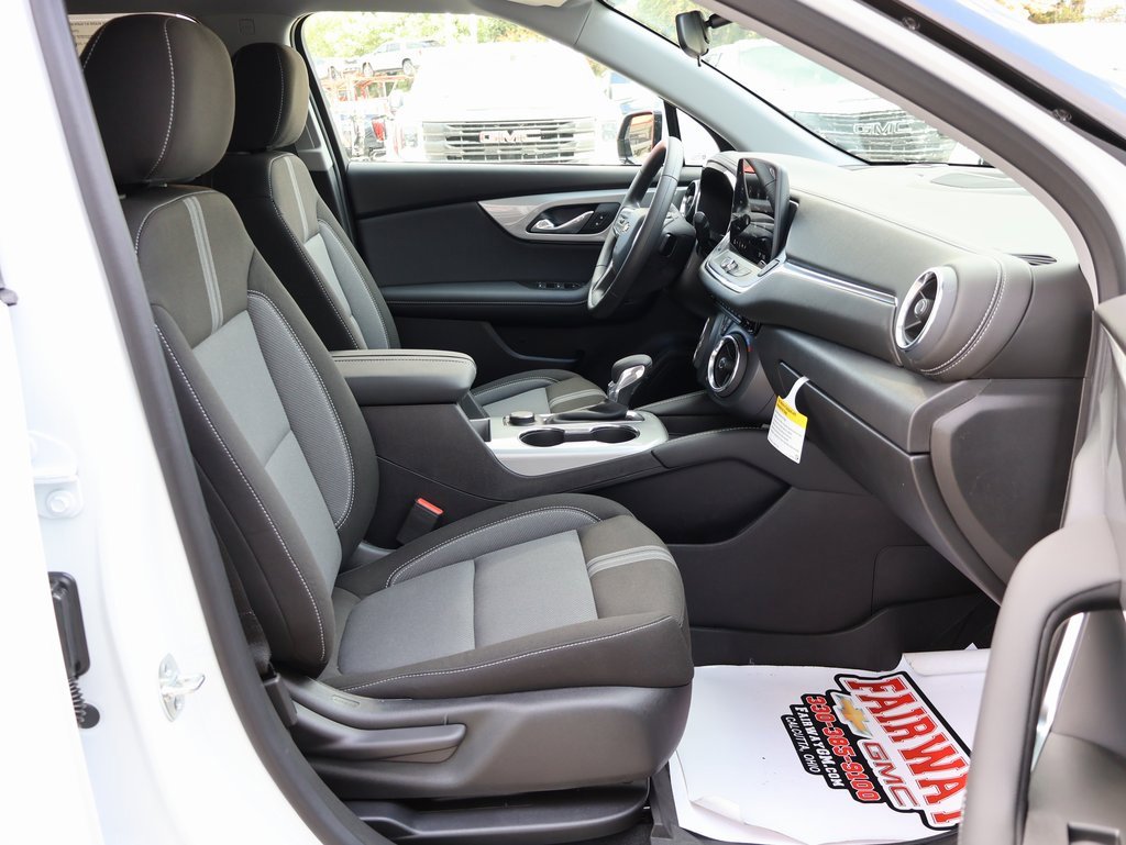 New 2025 Chevrolet Blazer LT w/ LPO, Black Sport Package image 31