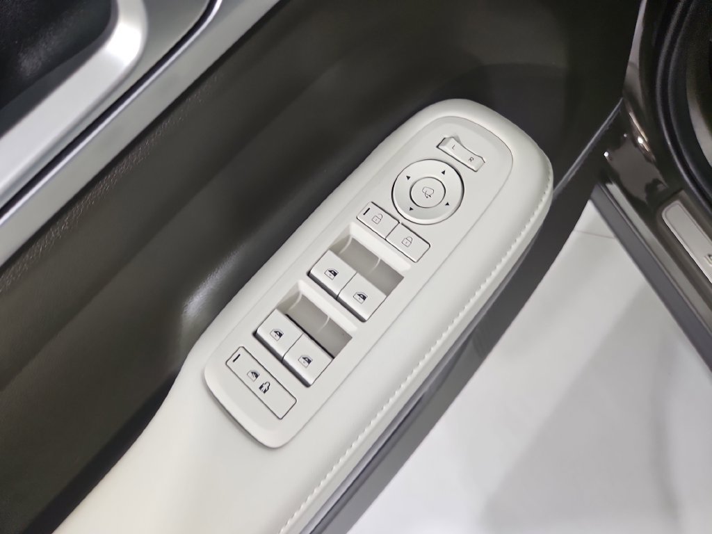 Certified 2025 Hyundai Santa Fe Calligraphy AWD/4WD image 13
