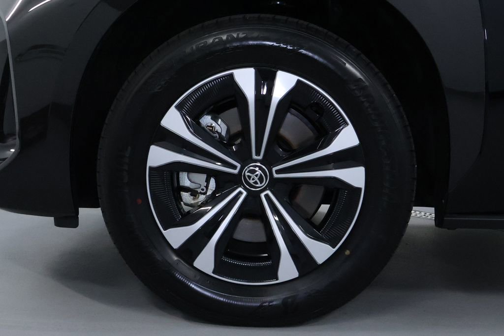 Used 2024 Toyota bZ4X XLE image 35