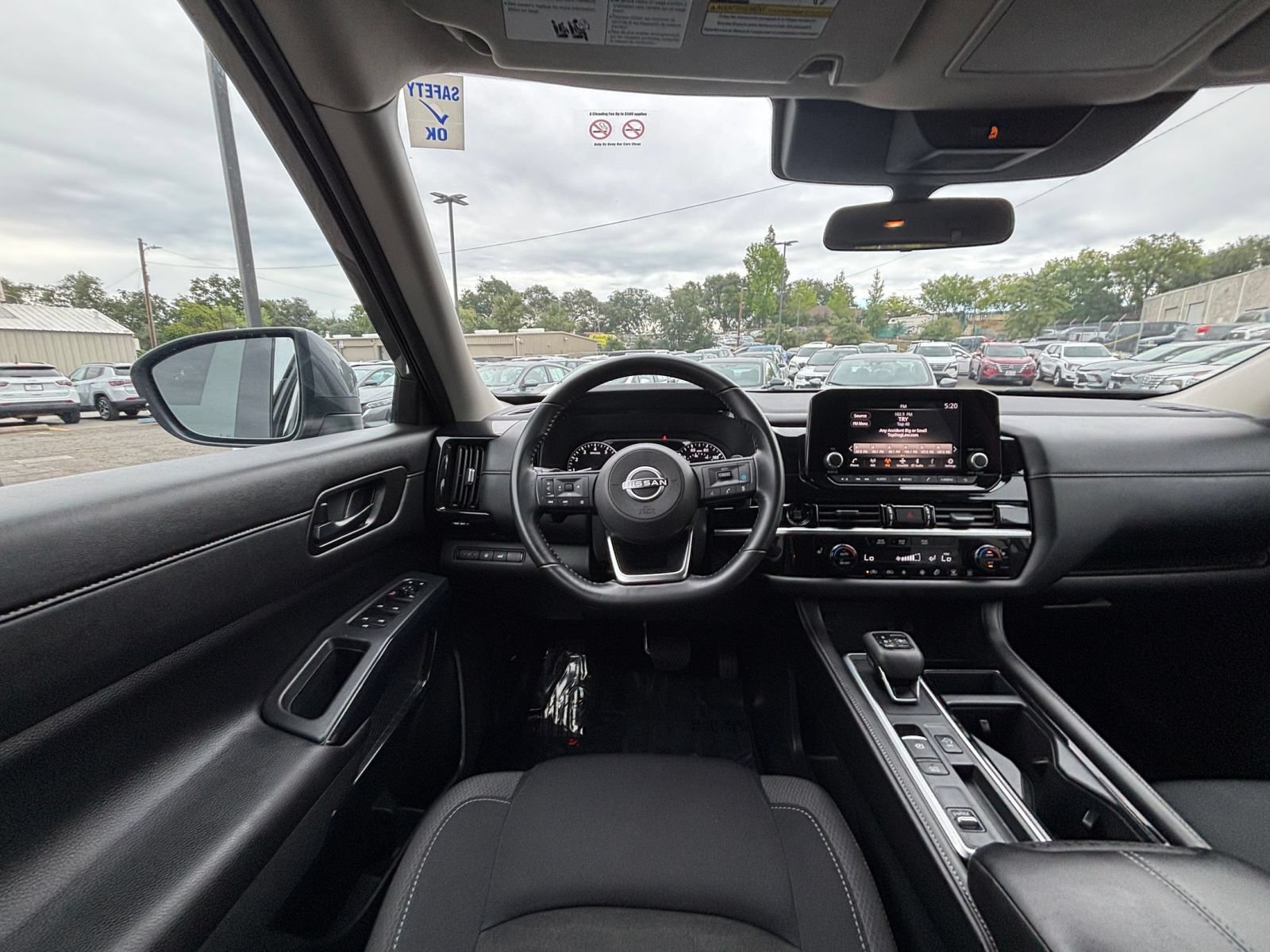 Used 2025 Nissan Pathfinder SV FWD image 37
