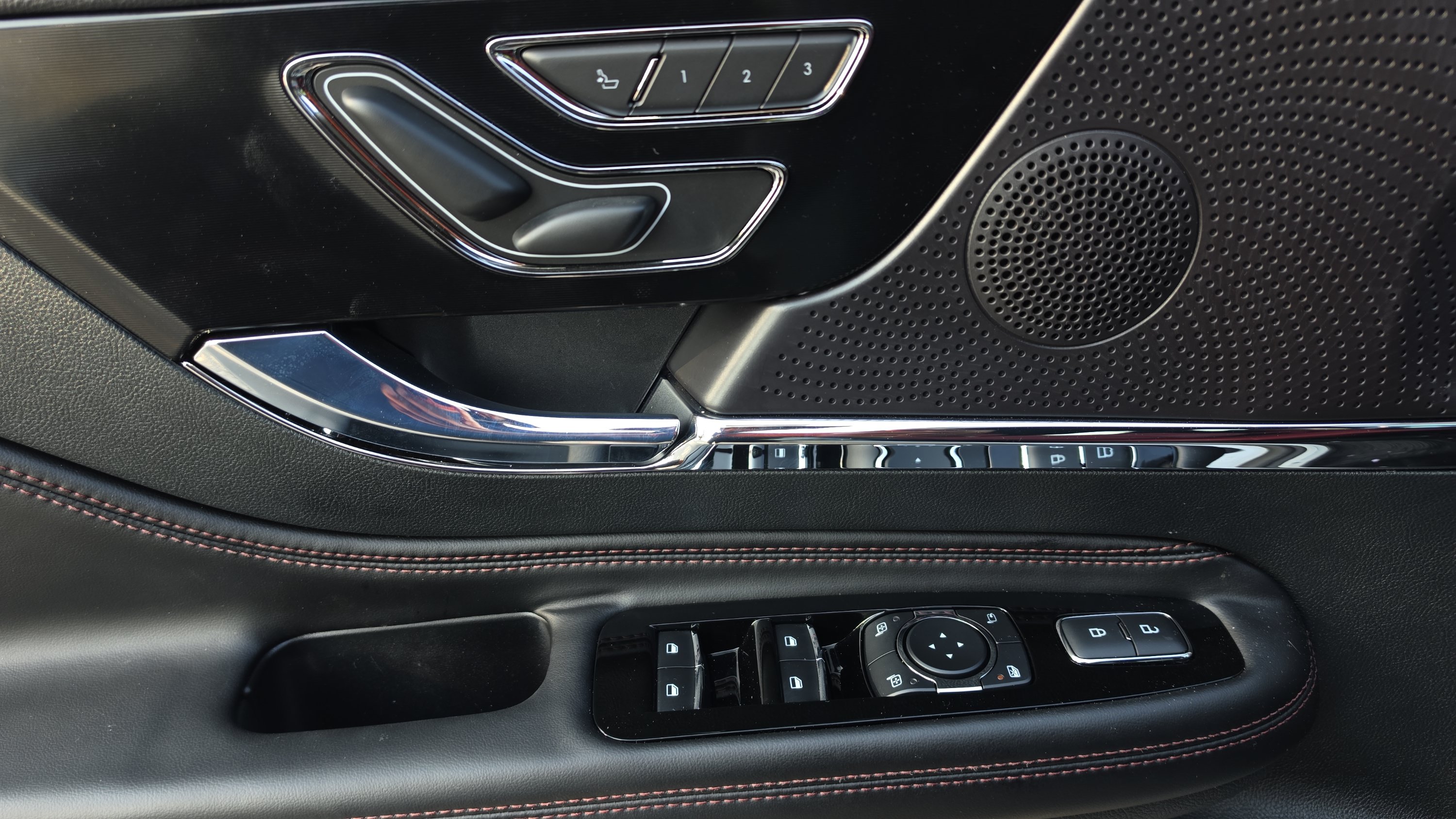 New 2026 Lincoln Corsair Reserve w/ Jet Appearance Package FWD image 10