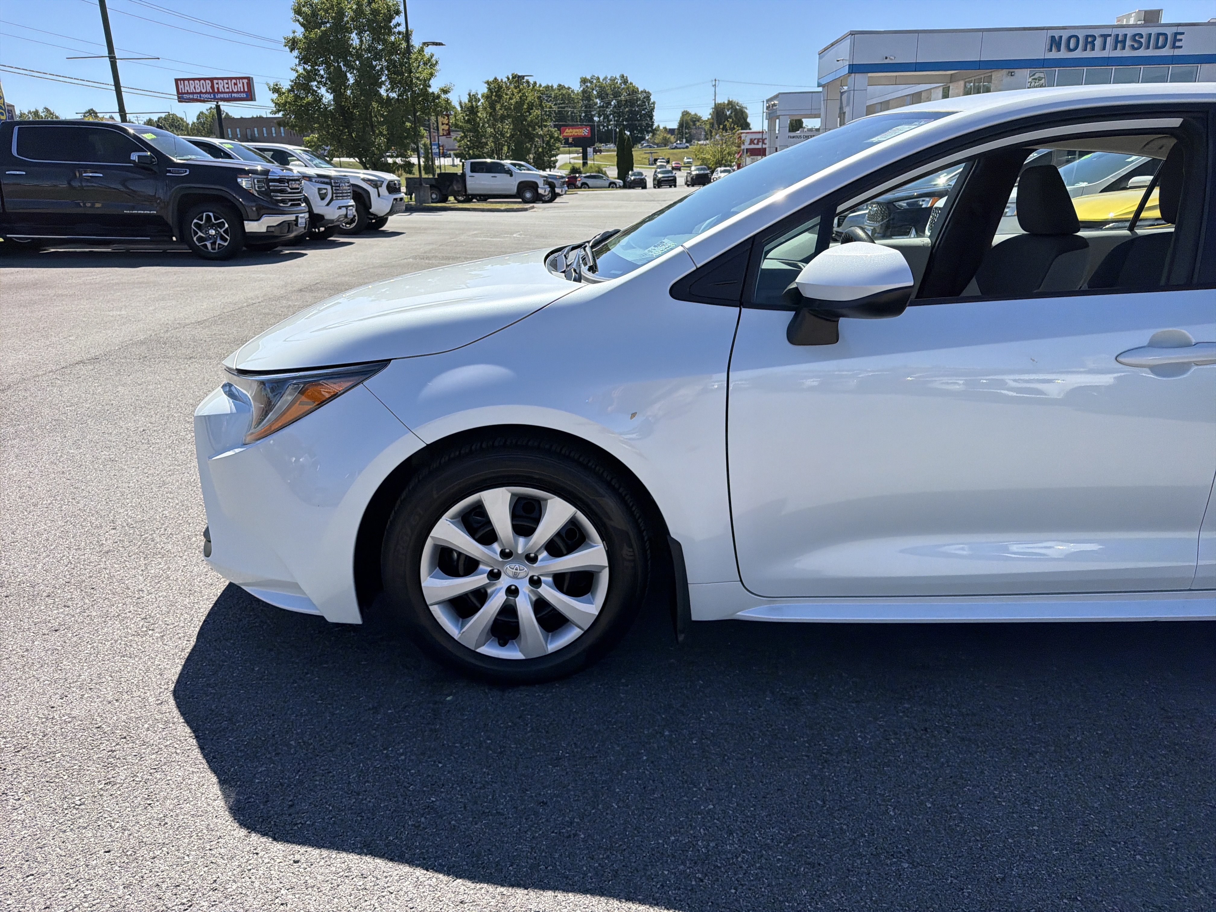Used 2025 Toyota Corolla LE FWD image 11