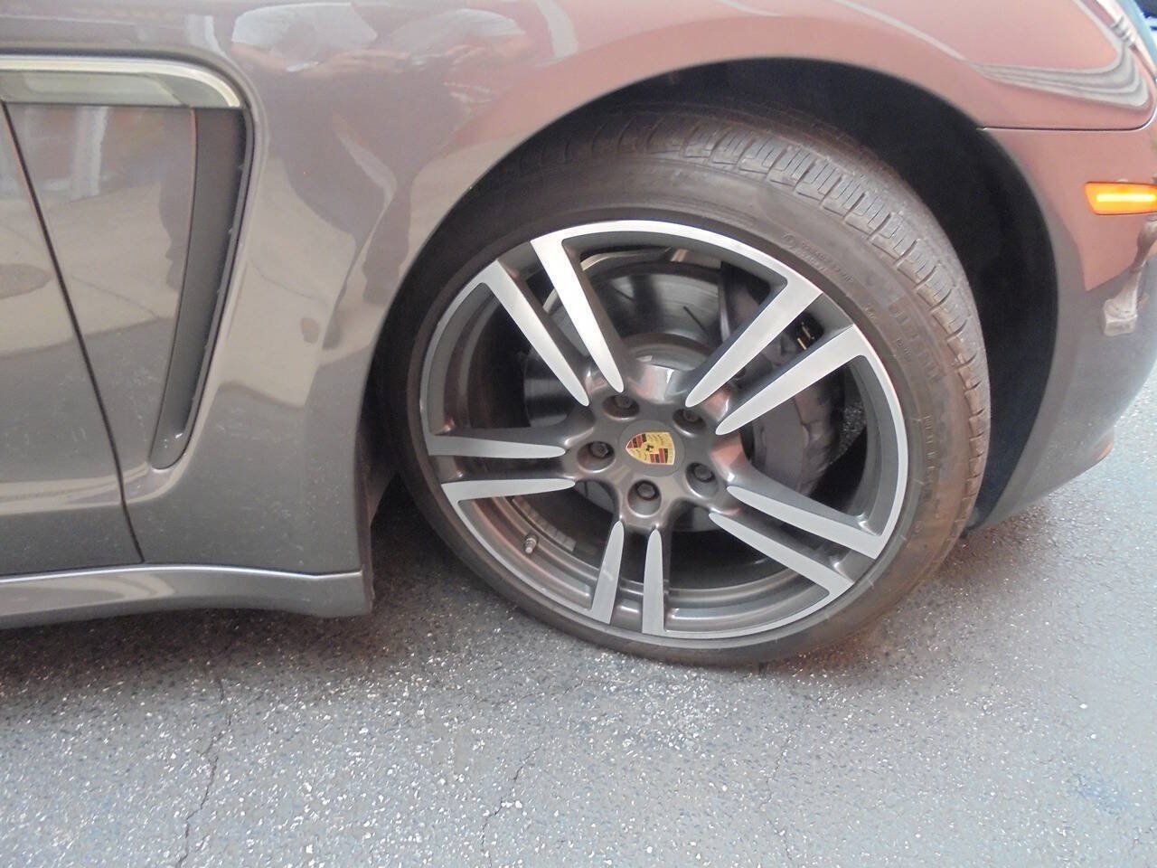 Used 2015 Porsche Panamera 4 AWD/4WD image 30