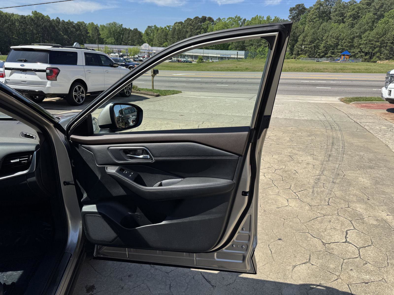 Used 2021 Nissan Rogue Platinum image 18