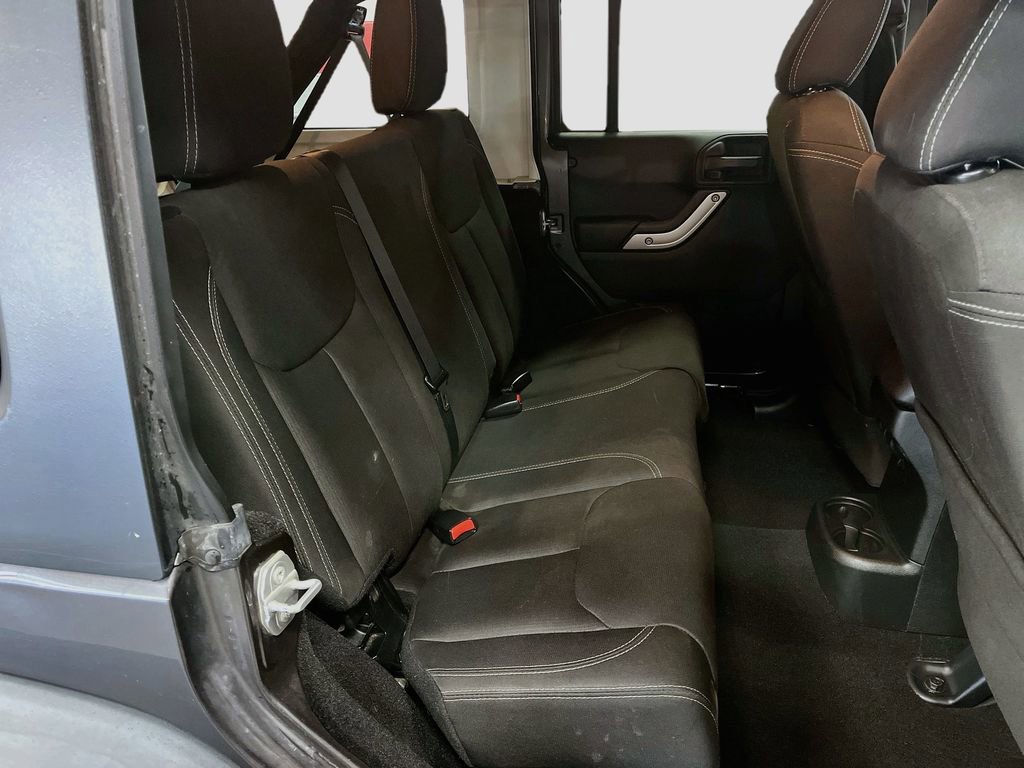 Used 2016 Jeep Wrangler Unlimited Rubicon w/ Connectivity Group AWD/4WD image 24