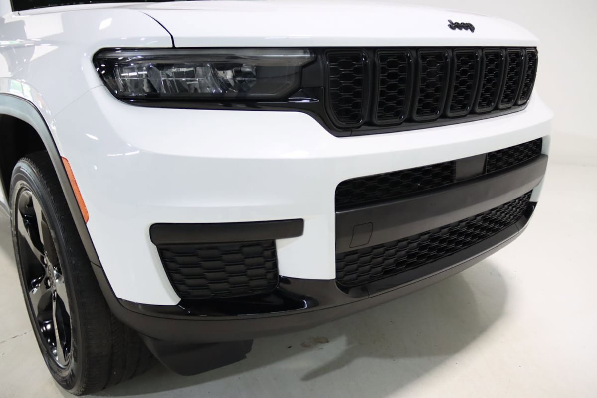 Used 2023 Jeep Grand Cherokee L Laredo AWD/4WD image 22