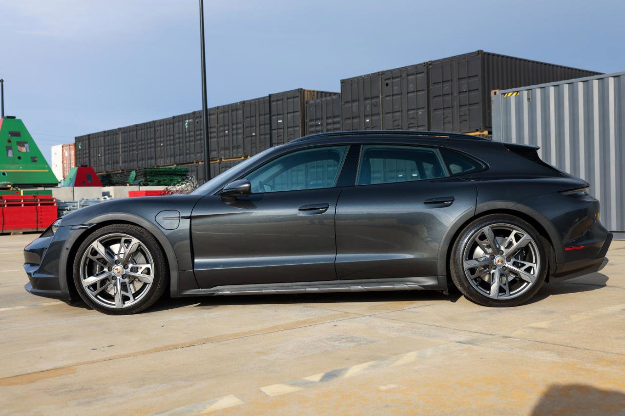 Used 2023 Porsche Taycan 4S AWD/4WD image 5