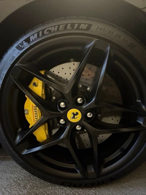 Used 2025 Ferrari Roma Spider RWD image 9