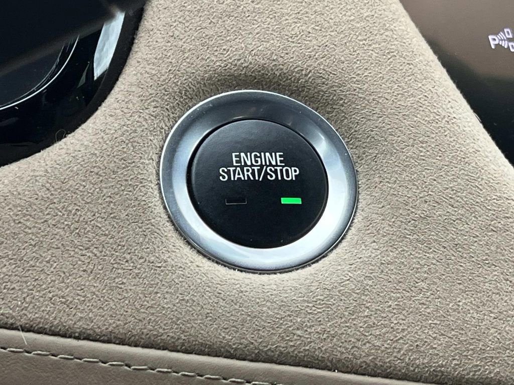 Used 2017 Cadillac XT5 Platinum w/ Driver Assist Package image 36