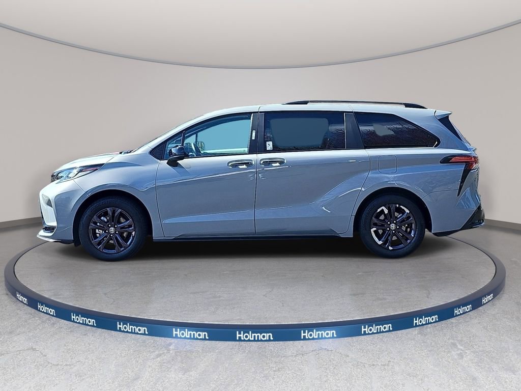 Used 2025 Toyota Sienna XSE AWD/4WD image 9