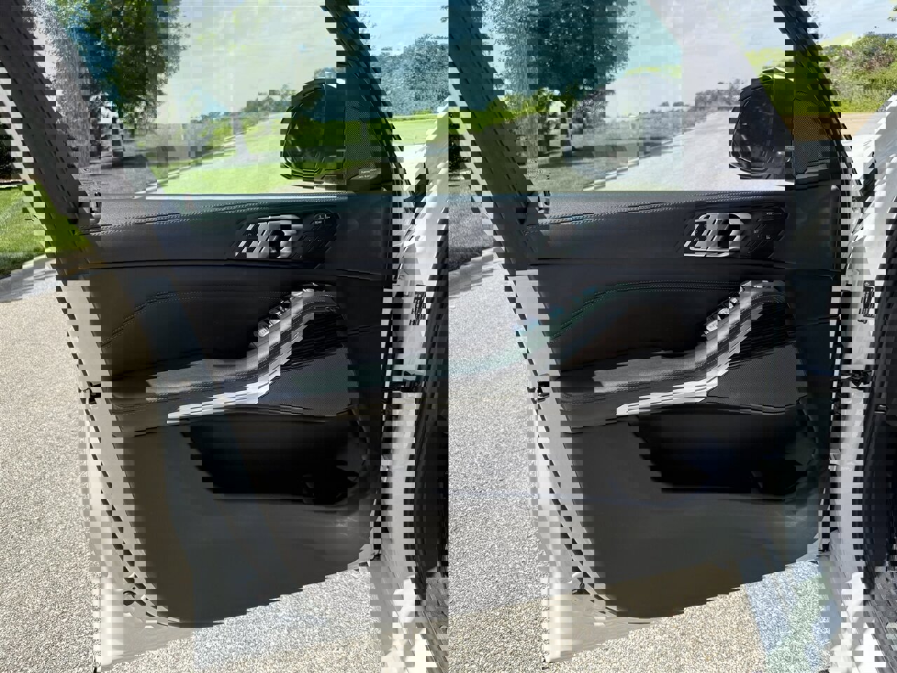 Used 2023 BMW X7 xDrive40i w/ Premium Package image 43