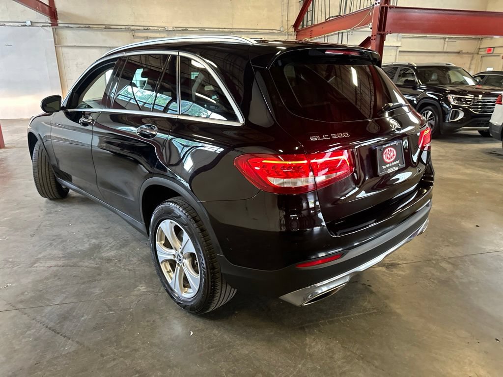 Used 2018 Mercedes-Benz GLC 300 4MATIC image 4