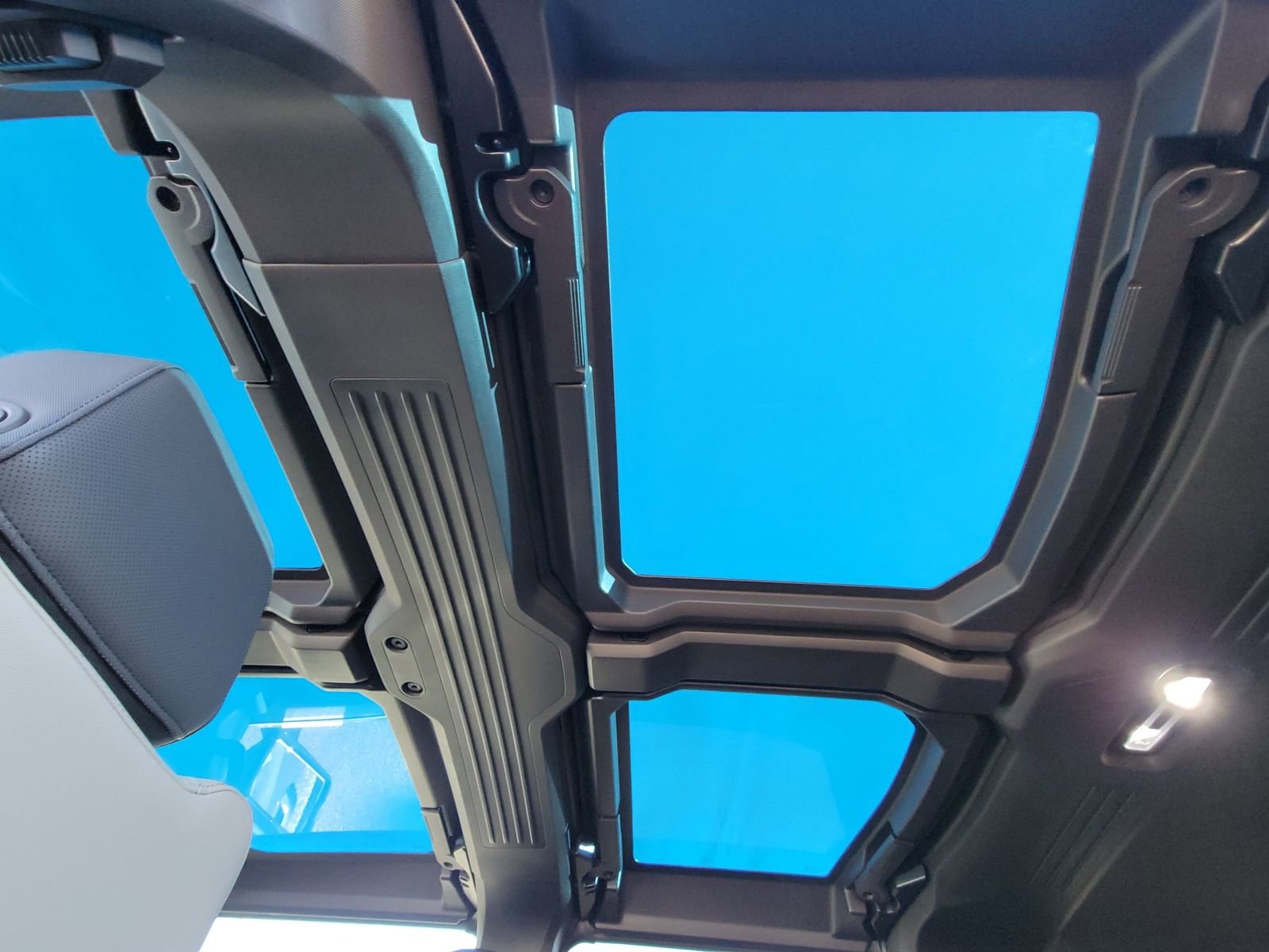 New 2026 GMC Hummer EV SUV w/ LPO, Dark Essentials Package image 9