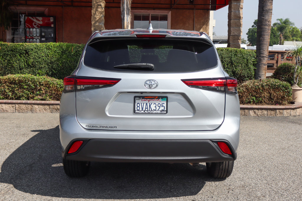 Used 2021 Toyota Highlander L FWD image 7