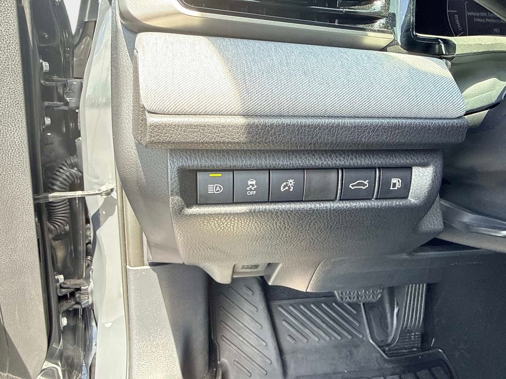 Used 2025 Toyota Camry LE w/ Convenience Package image 30