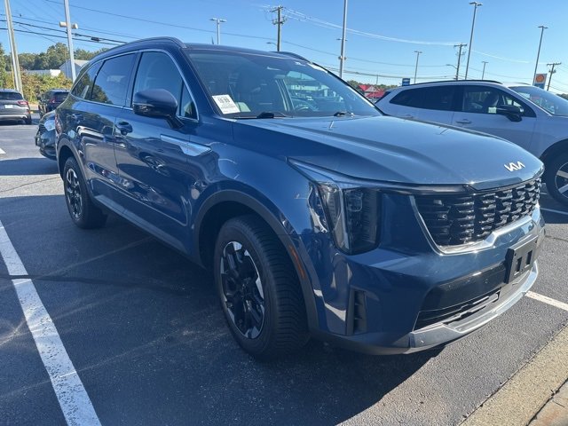 Used 2024 Kia Sorento S w/ Panoramic Sunroof Package