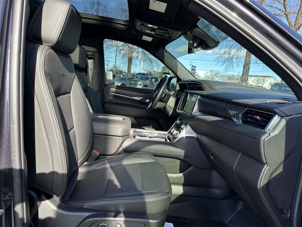 Used 2024 GMC Yukon Denali w/ Denali Reserve Package image 12