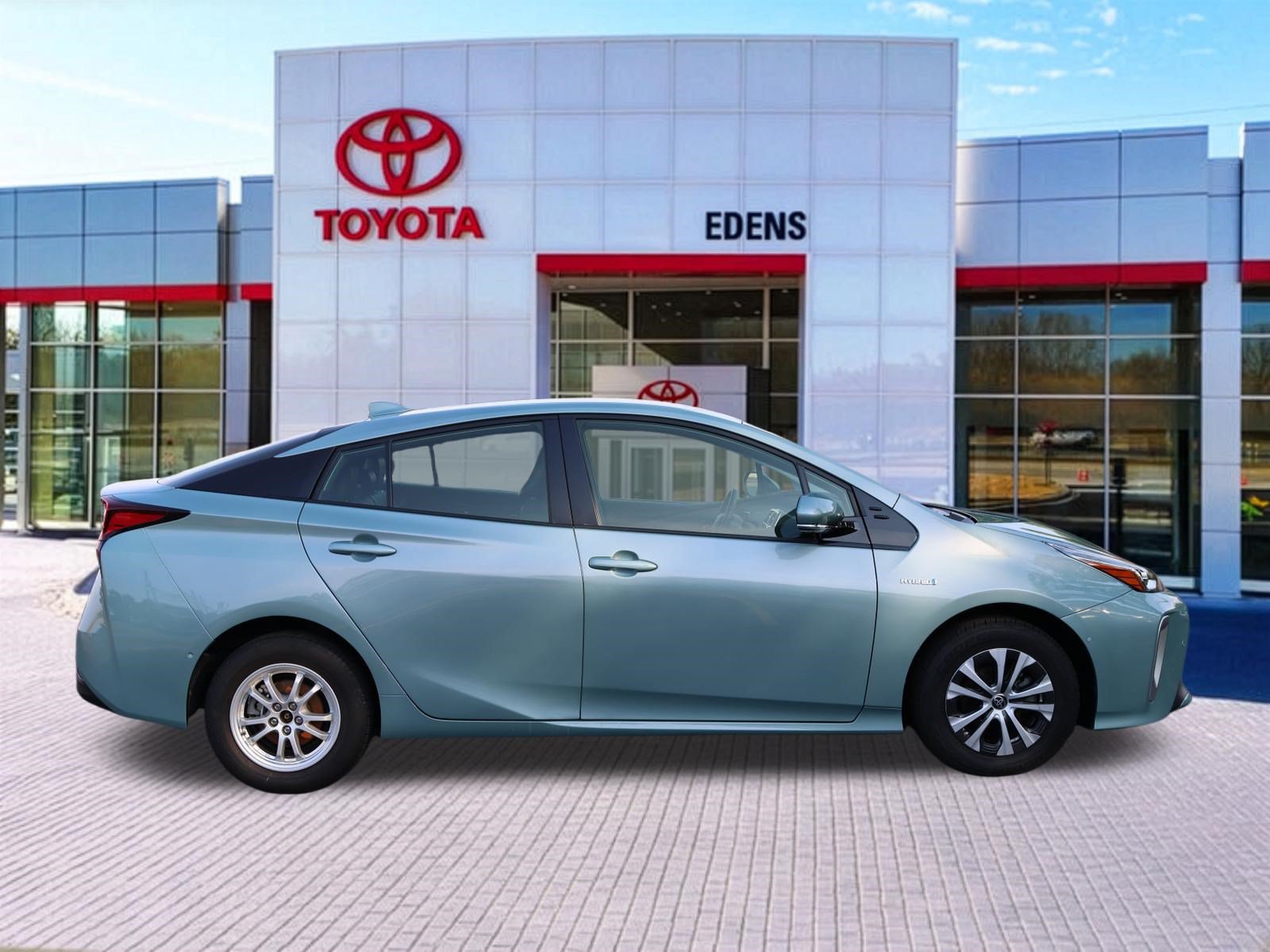 Certified 2020 Toyota Prius XLE AWD/4WD image 2
