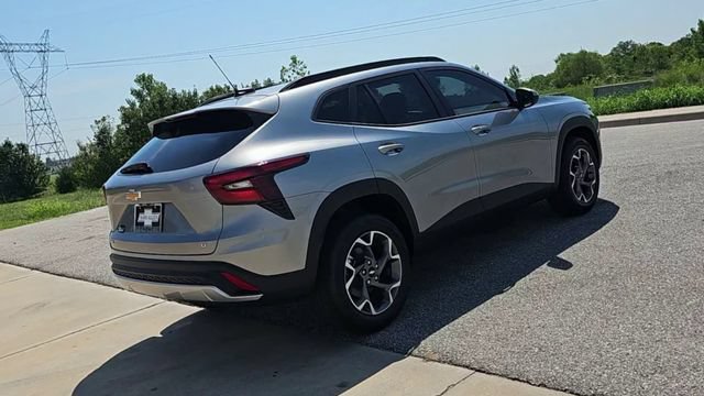 New 2026 Chevrolet Trax LT w/ Driver Confidence Package FWD image 8