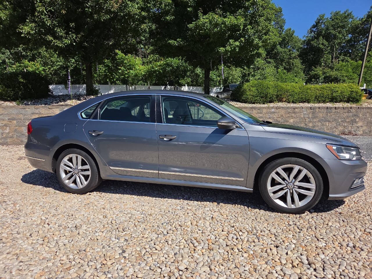 Used 2016 Volkswagen Passat 1.8T FWD image 8