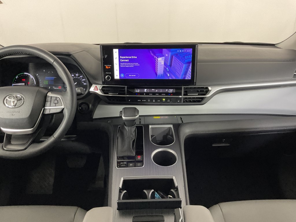 Certified 2025 Toyota Sienna XLE FWD image 16
