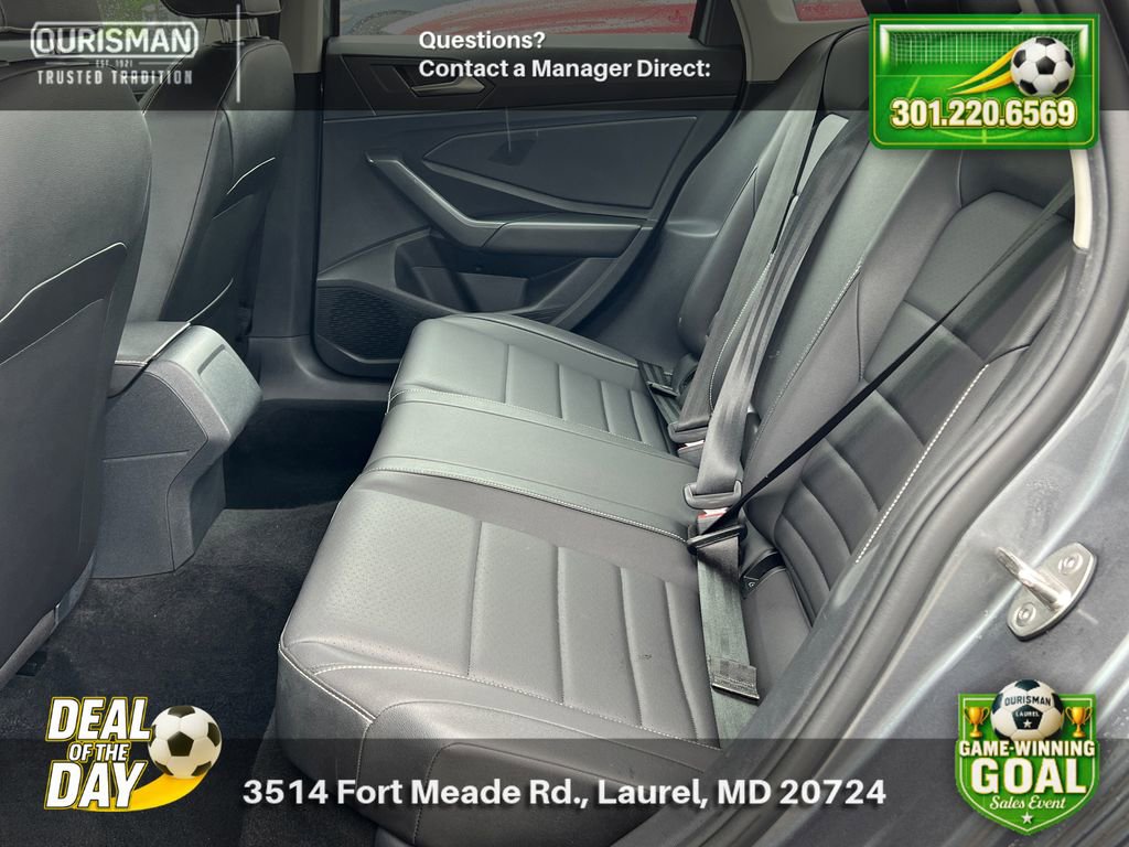 Used 2024 Volkswagen Jetta SE FWD image 19