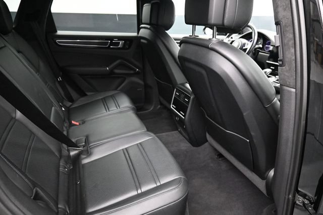 Used 2023 Porsche Cayenne GTS AWD/4WD image 15