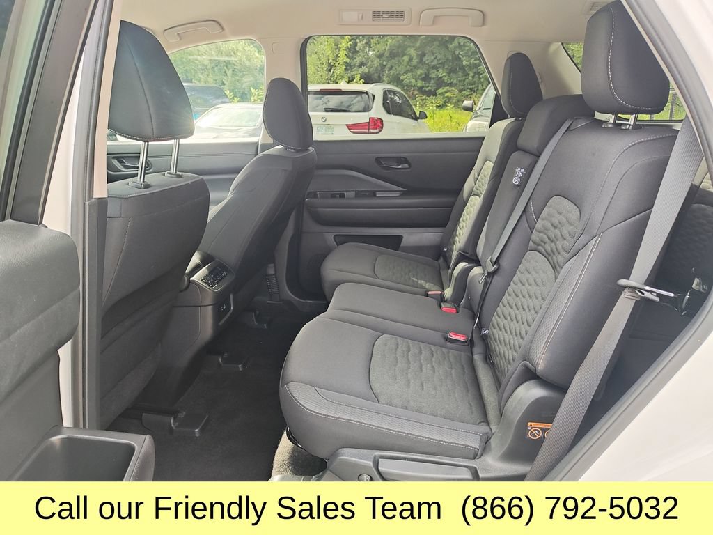 Used 2025 Nissan Pathfinder SV AWD/4WD image 23