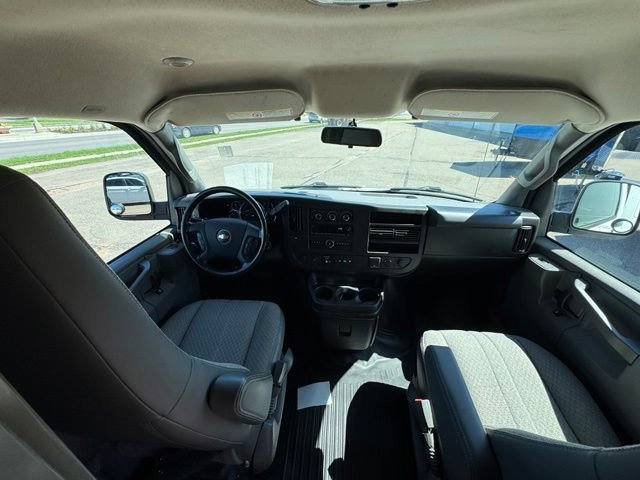 Used 2020 Chevrolet Express 3500 w/ Driver Convenience Package RWD image 15