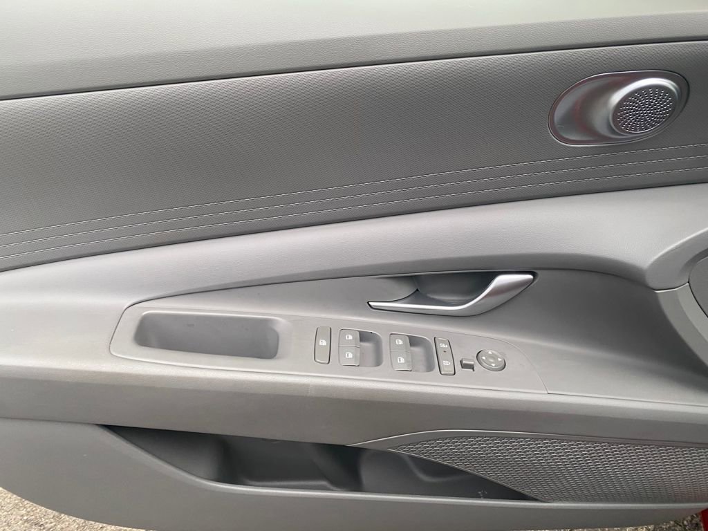 Used 2024 Hyundai Elantra SEL image 31