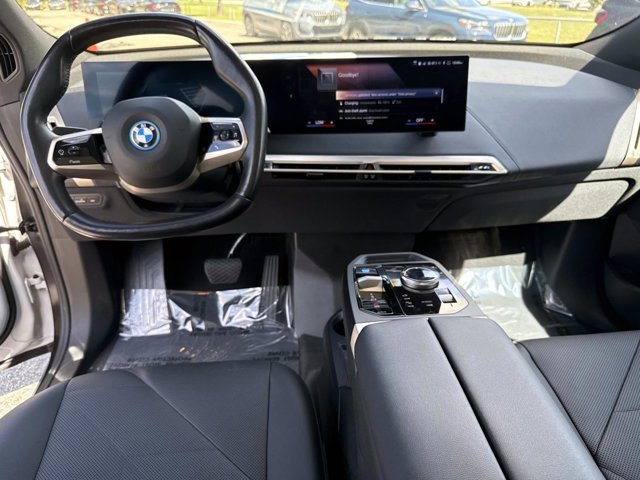 Used 2023 BMW iX xDrive50 w/ Sport Package AWD/4WD image 17