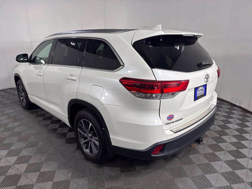 Used 2017 Toyota Highlander XLE AWD/4WD image 8