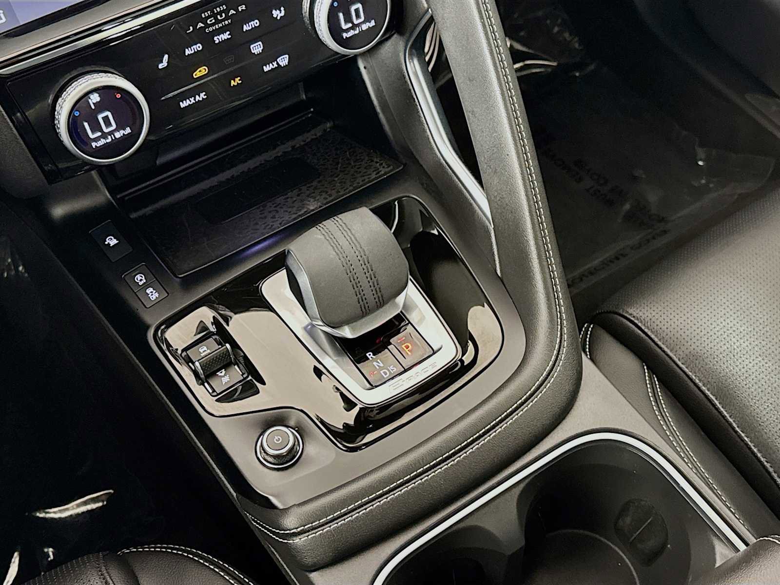 Used 2024 Jaguar E-PACE R-Dynamic SE image 18