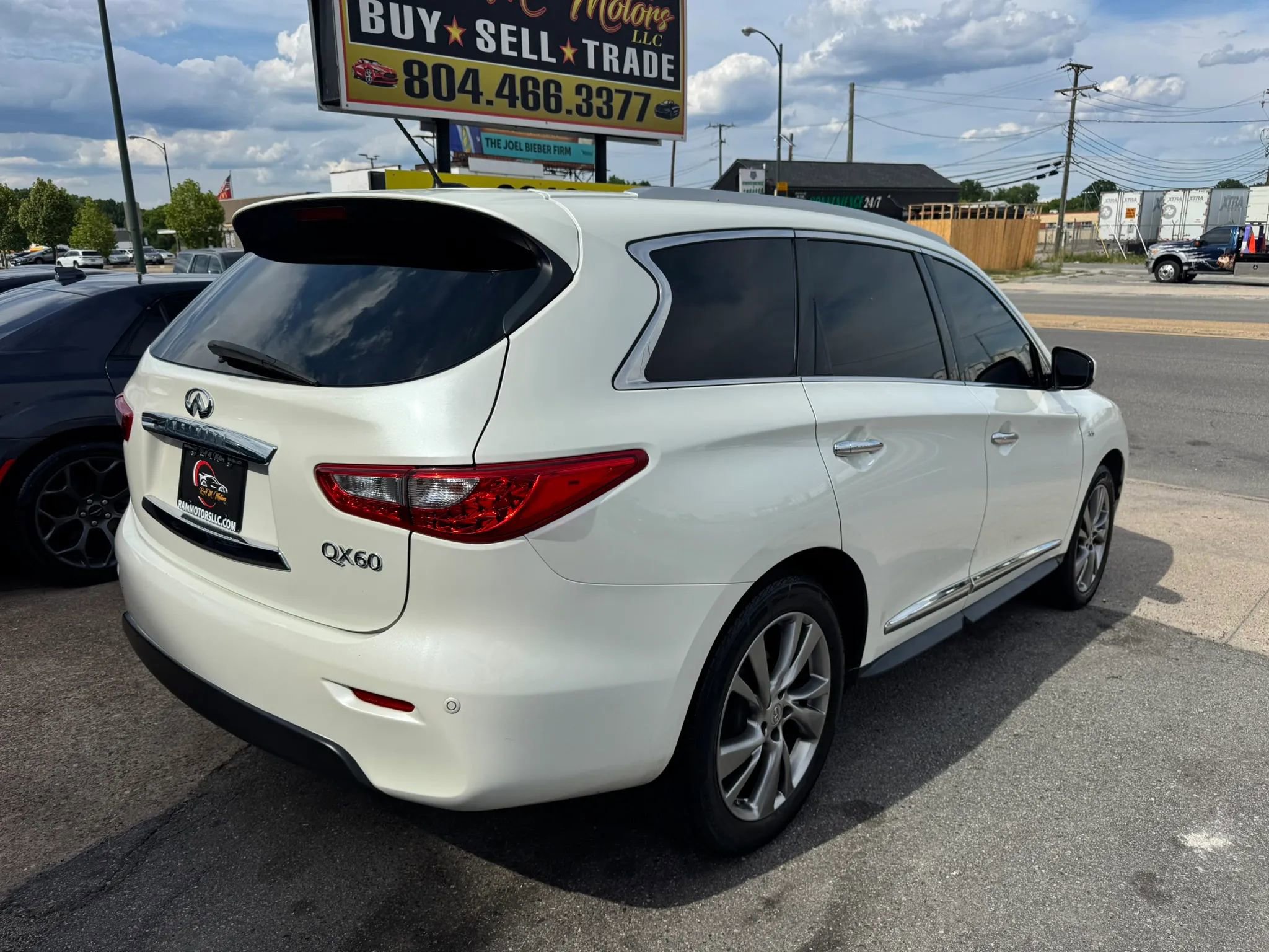 Used 2015 INFINITI QX60 Luxe w/ Premium Plus Package AWD/4WD image 3
