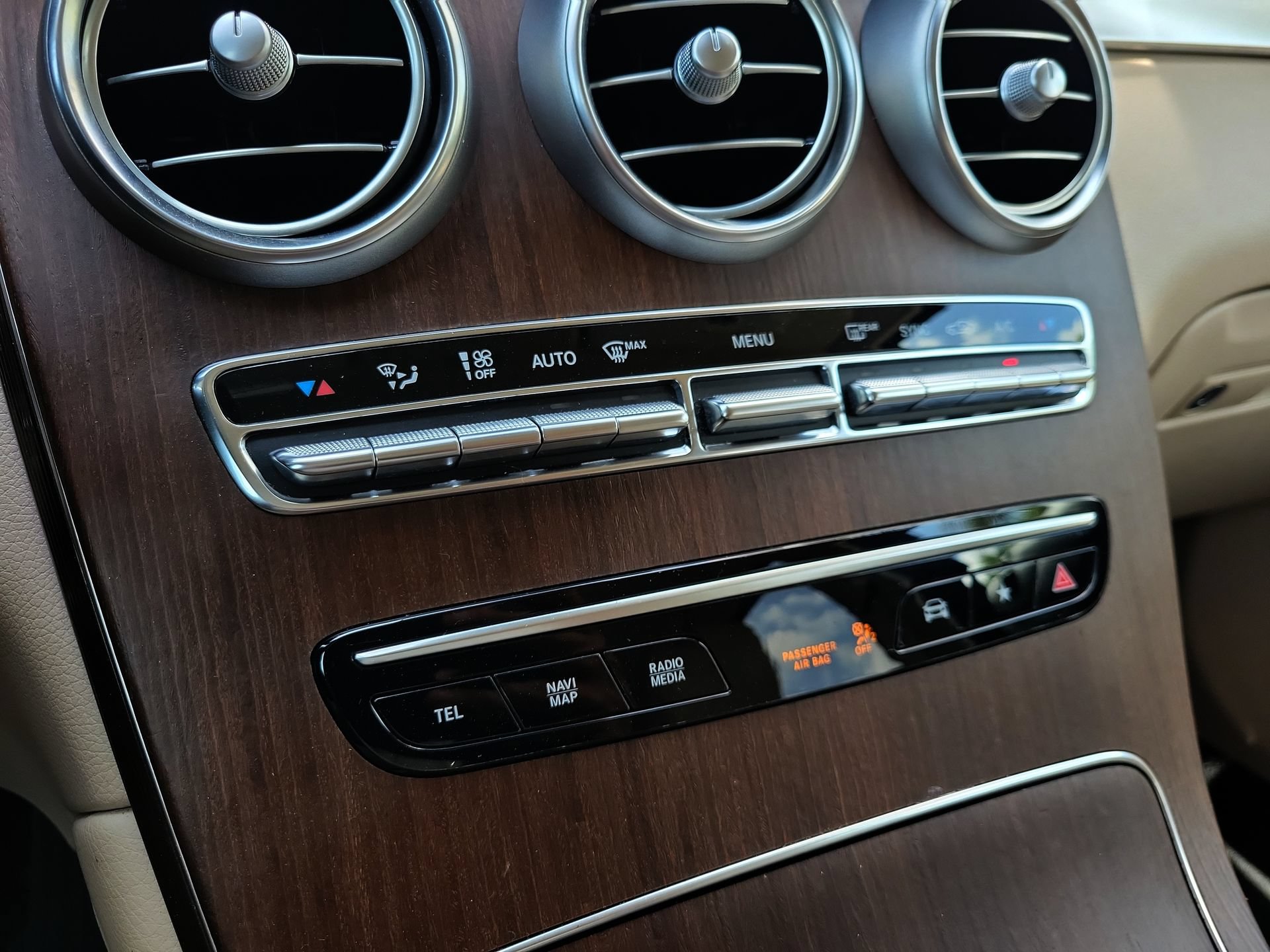 Used 2022 Mercedes-Benz GLC 300 w/ Premium Package Lite image 25
