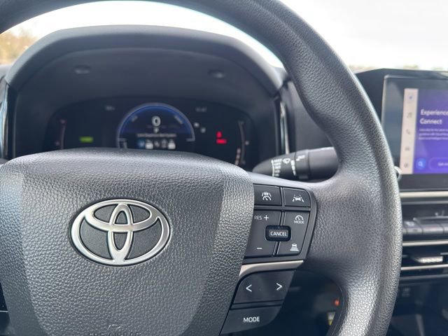 Used 2025 Toyota Camry LE image 11