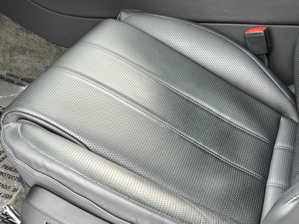 Used 2022 Bentley Bentayga V8 image 40