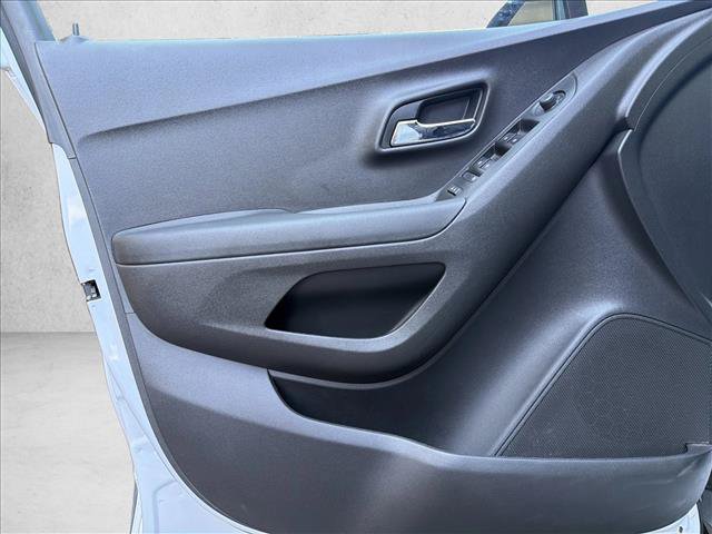 Used 2020 Chevrolet Trax LT AWD/4WD image 8